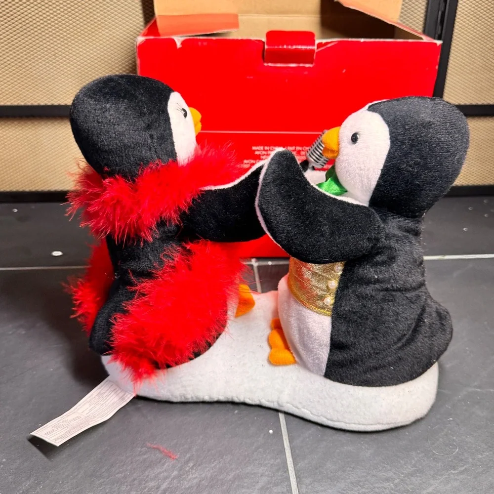 VTG Avon Animated Singing Dancing Penguin Duo Christmas‎ Holiday Display in Box